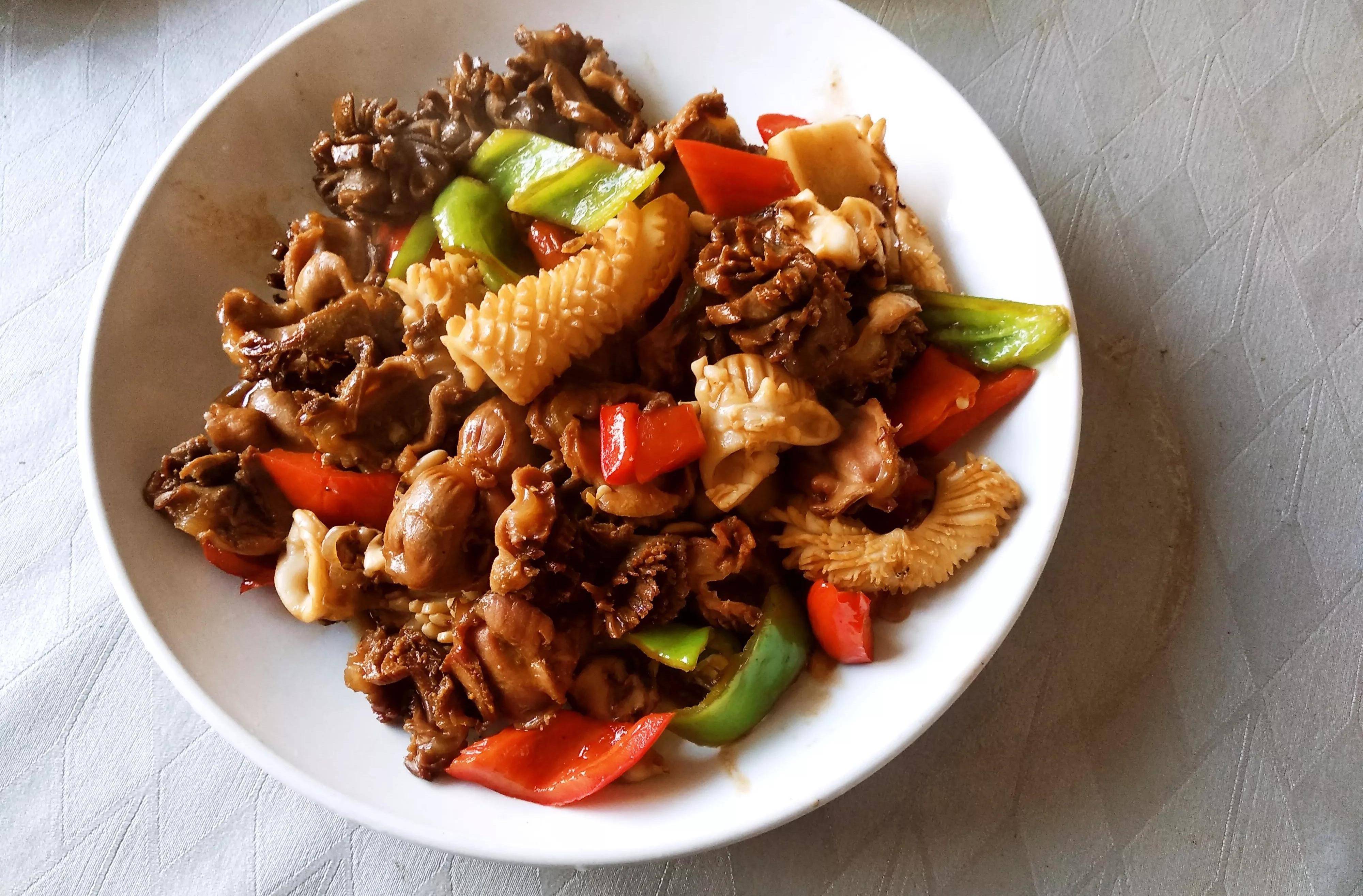 鸡胗和鱿鱼这么做口感爽脆,颜值高,媳妇让过年回家露这手_花刀_道菜