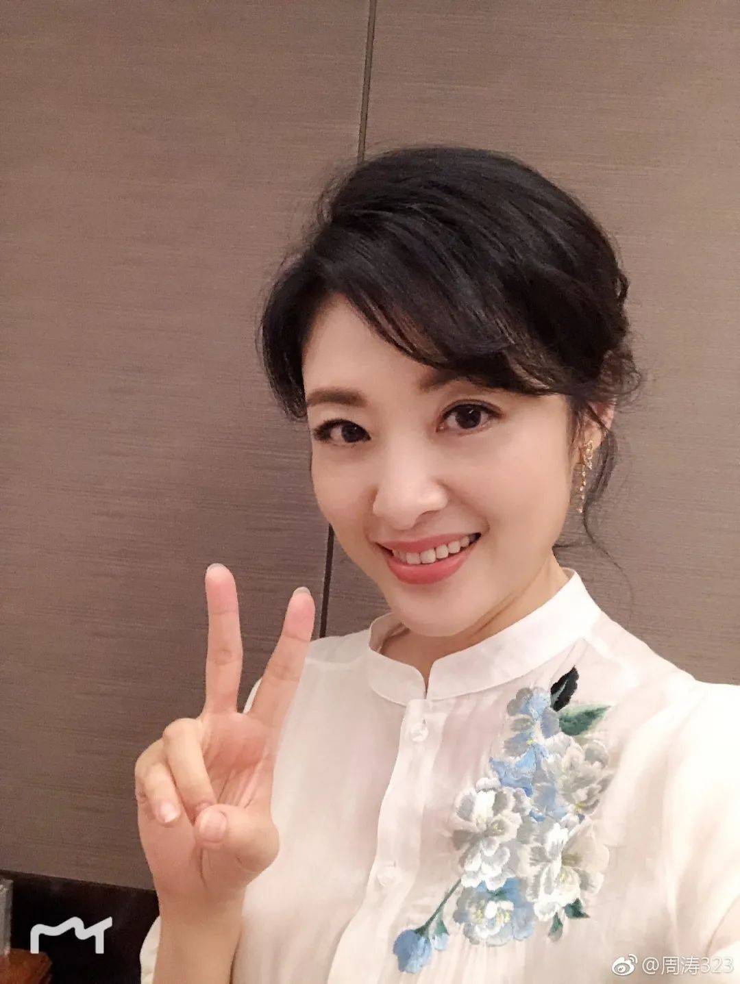 周涛:曾17次主持春晚,被誉为"央视一姐",却在最红时退出央视_倪萍