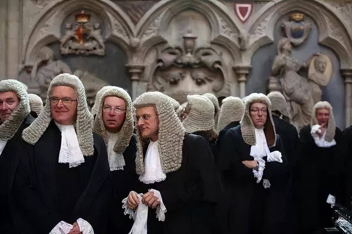 浅析中世纪英格兰巡回法庭的兴衰