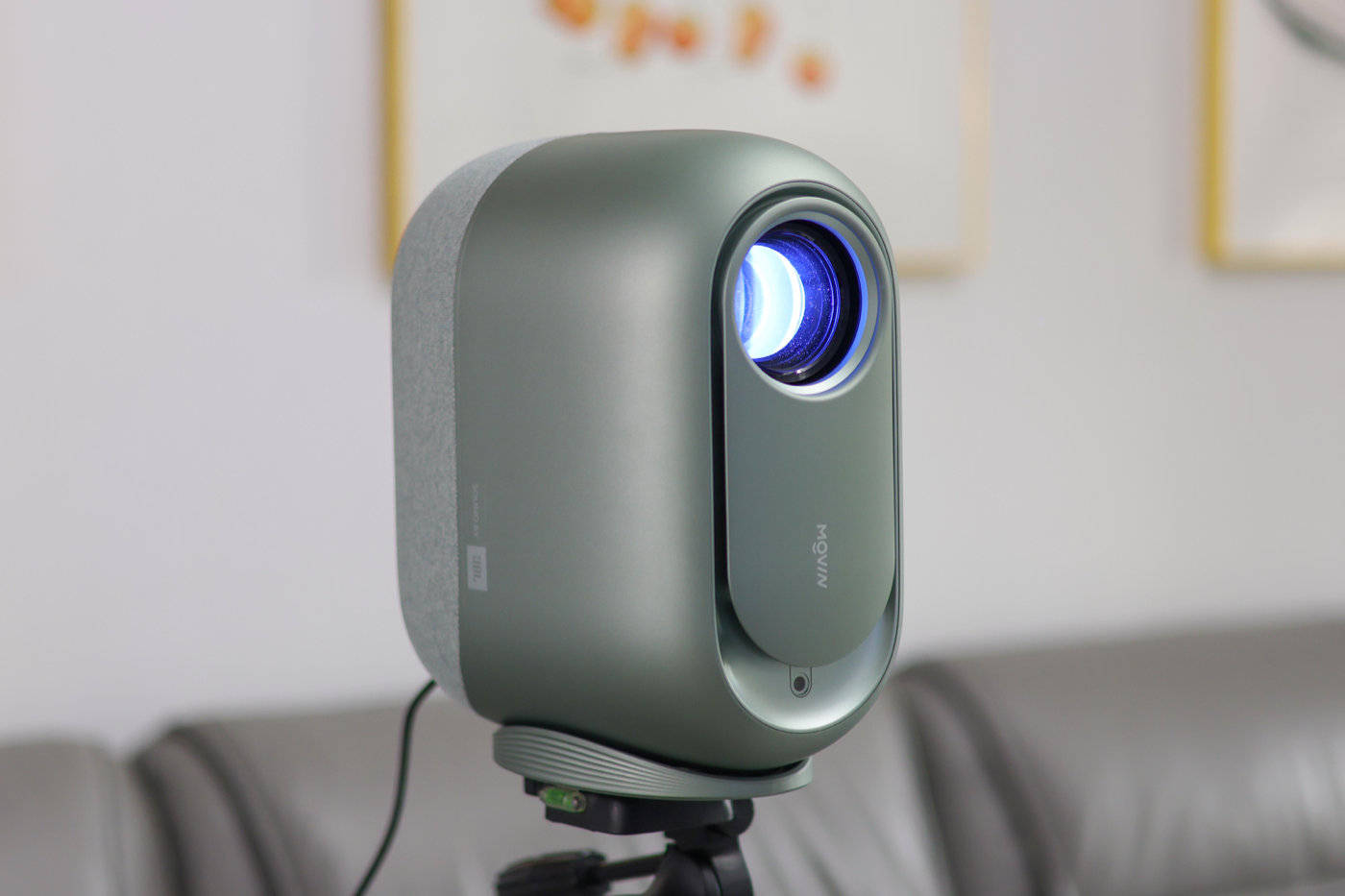 双倍亮度+JBL原装音响,表现到底如何?极米子品牌快乐星球O3投影深度评测