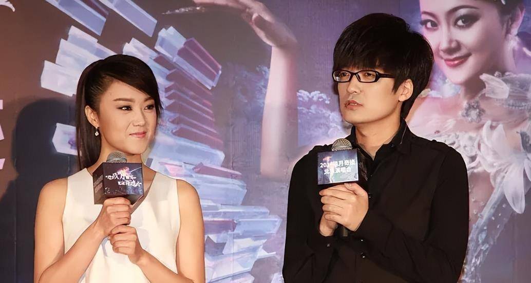 分手2年,王小玮事业步步高升,王小海却杳无音信,差距一目了然_音乐