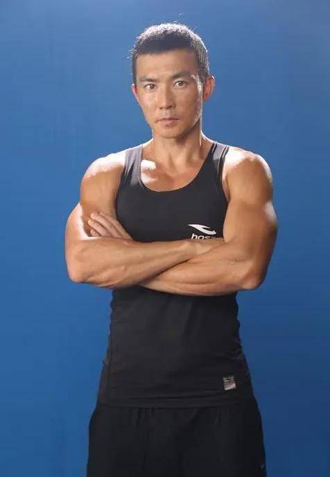 感情天花板?刘畊宏健身,老婆表情太搞笑,网友:是我本人_妻子_训练_丈夫