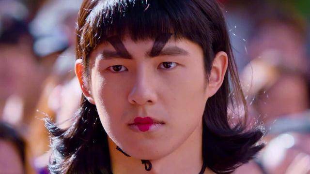 二刷《唐探3》才看懂小林的痛,那一跪下隐藏着历史之殇_电影_王宝强