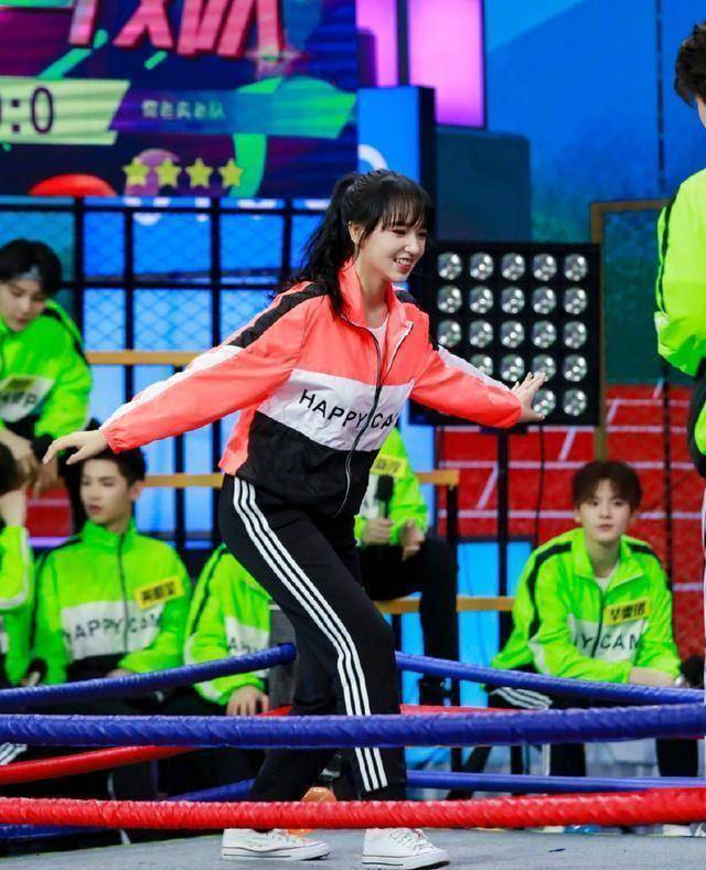 范丞丞再被老师程潇放话"练习不够",二人玩踩气球游戏丝毫不让_乐华七