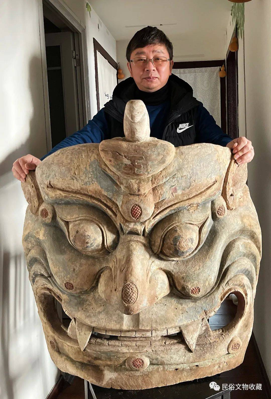 我收到了一幅长画这幅画上面画的内容与吞口有关