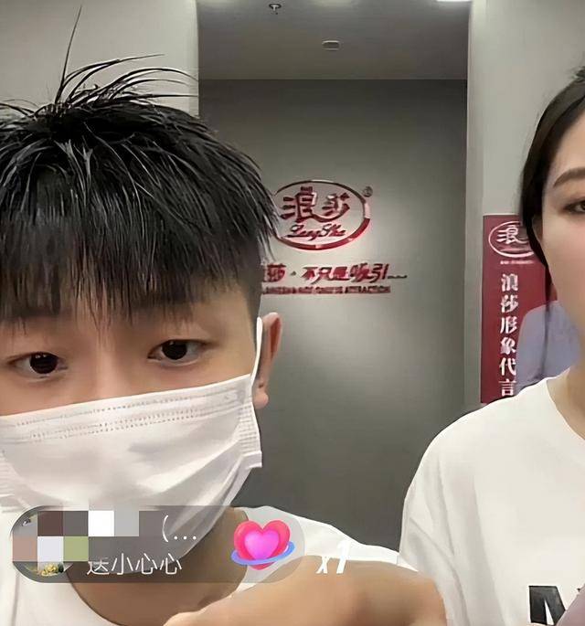 天津主持人遭网暴,晒视频满脸委屈情绪激动,评价淄博网红被骂惨_梁爽