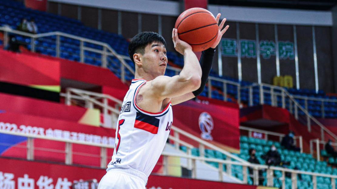 广东宏远弃将成功留队,感谢郭士强大力培养_佟佳俊_广州_赛季