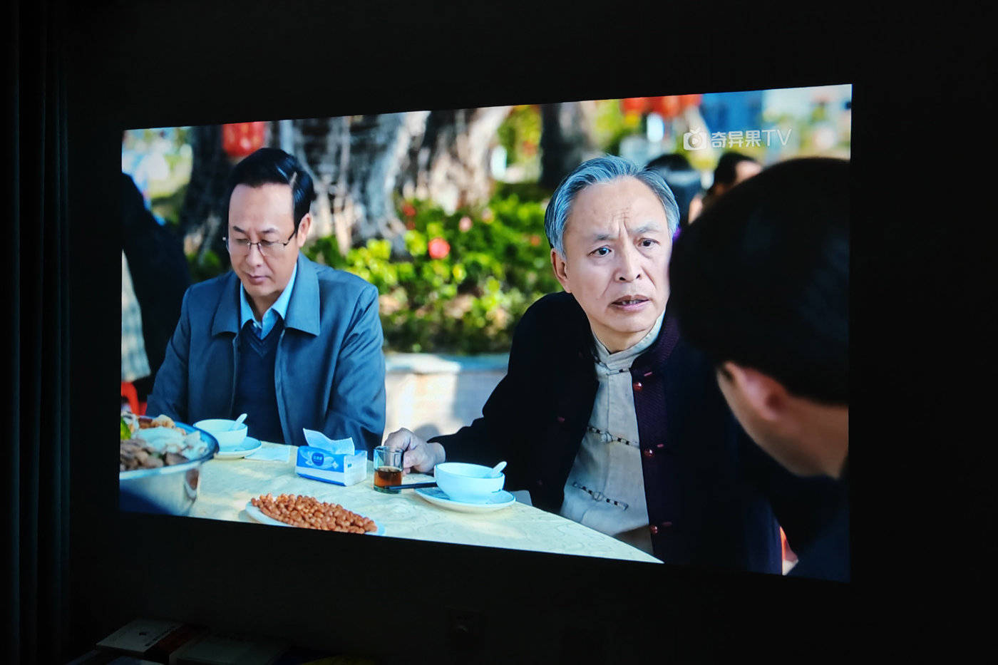 双倍亮度+JBL原装音响,表现到底如何?极米子品牌快乐星球O3投影深度评测