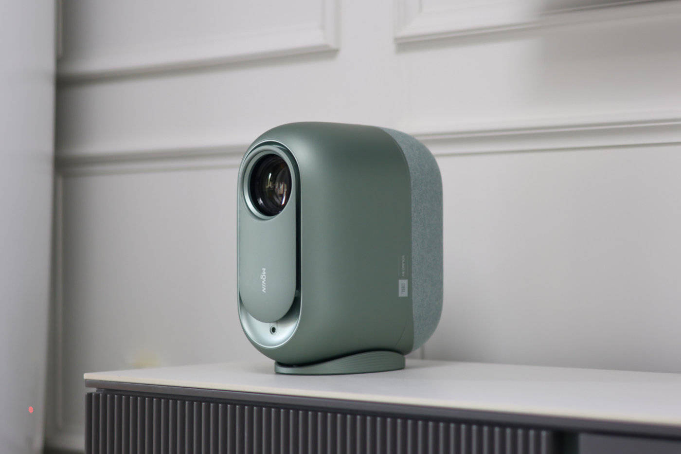 双倍亮度+JBL原装音响,表现到底如何?极米子品牌快乐星球O3投影深度评测