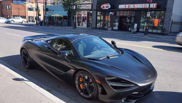 郭麒麟开400万超跑出街,五环路"飙车"拉风,明白了爸爸的快乐_郭德纲