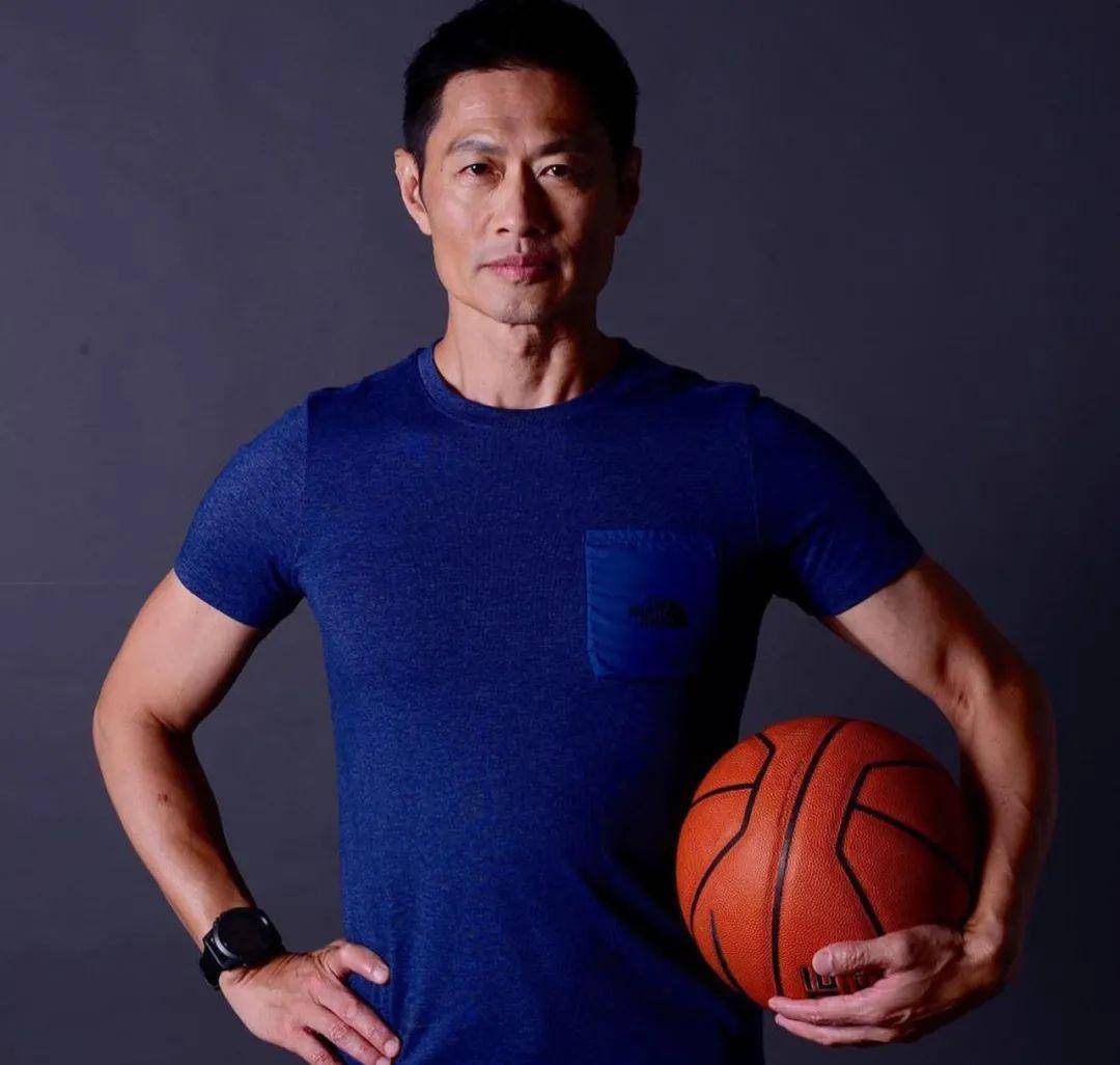 事业大起大落,前tvb一线小生爆发抑郁症,入行33年红角色不红人_黄德斌