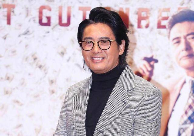 66岁周润发第三次获颁荣誉博士,一头白发亲自现身典礼_陈荟莲_生活