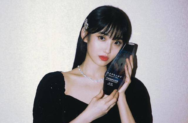 26岁女星获封"直男斩",蔡徐坤姚弛曾"公开"示好_许梦圆_互动_朋友