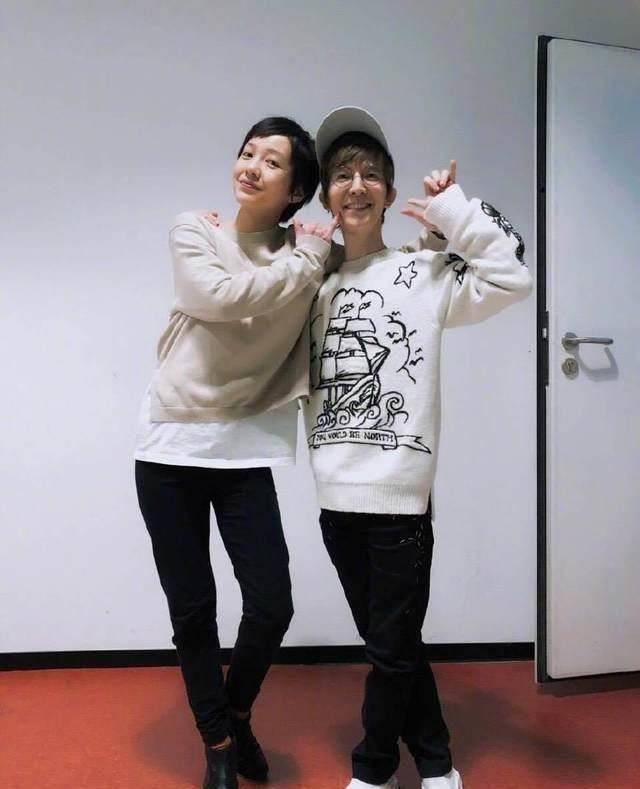 郭采洁郭敬明合影,重要的不是最萌身高差问题,不忘宣传新片_爵迹_照片