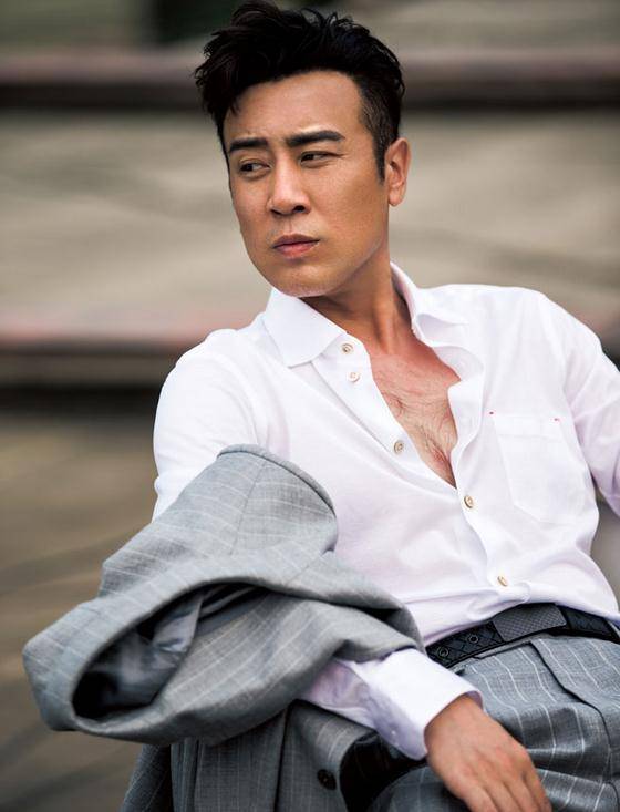 于和伟:与妻子恩爱30年,老婆只是撞脸杨童舒,和王丽坤也很清白_林静