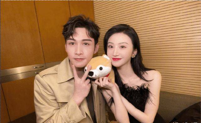 景甜合影轻松艳压,生图曝光后翻车,网友表示p图太猛_ruby_活动_张彬彬