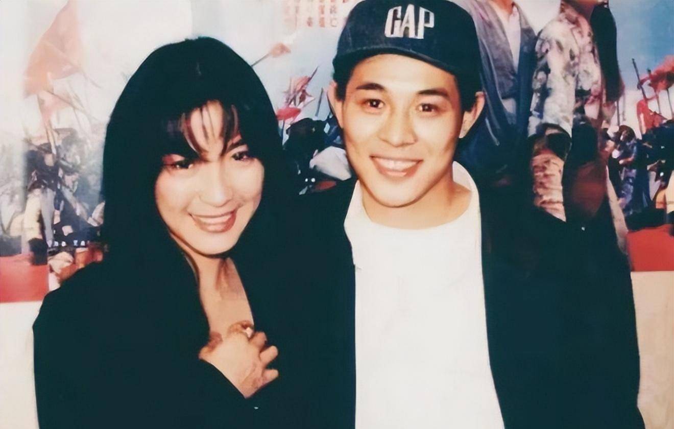 时隔多年,李连杰与老搭档杨紫琼再度同框,双方携家人在海外相聚_观众