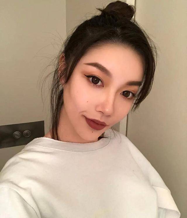 现在越来越像她姐了_雷婉婷_眉毛_俩人
