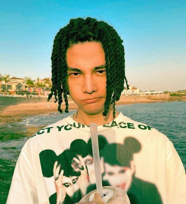 后续来了,歌手孩子王就假捐道歉,网友:不会选择原谅_draksun_行为