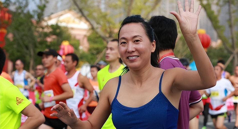 现状东方神鹿王军霞:第三次婚姻后移居国外,让前夫和孩子都称他为"