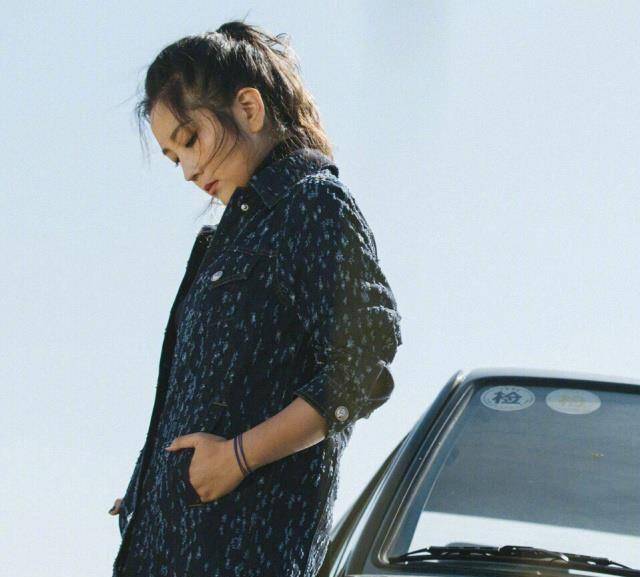 何洁生了三胎啦!