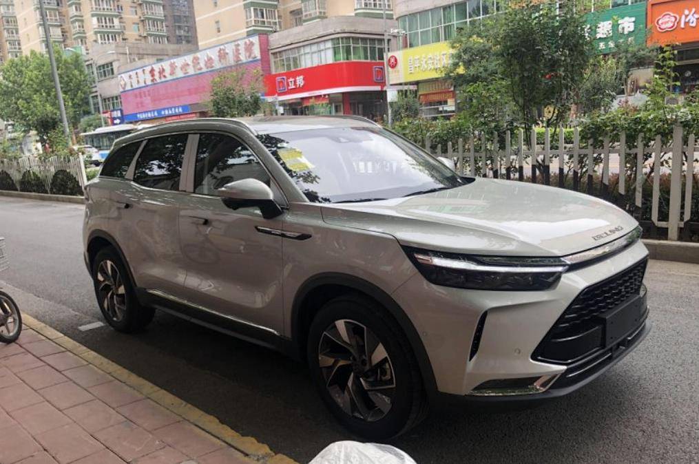 幻速和北汽绅宝老车型没什么设计感,其实全新的北京x7外观颜值相当高