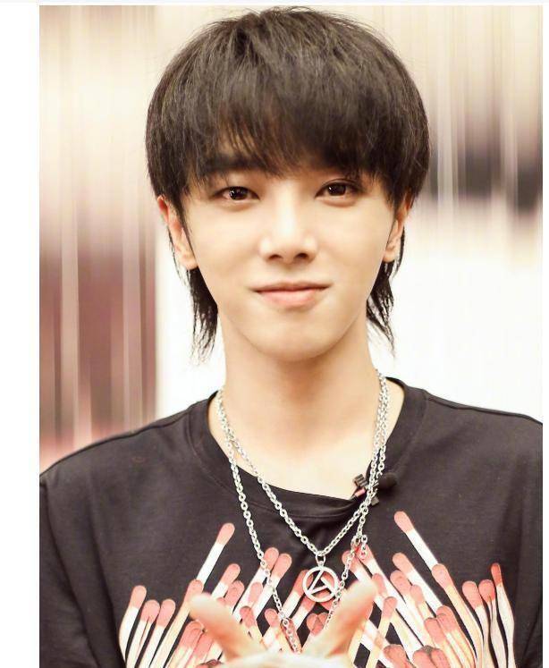 华晨宇人设崩塌后,圈内明星都极力撇清关系,只有她站出来支持_事情