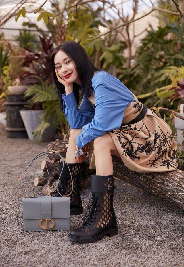 王子文杨颖穿同一双鞋拍照,小腿粗细对比明显_穿着_女生_线条