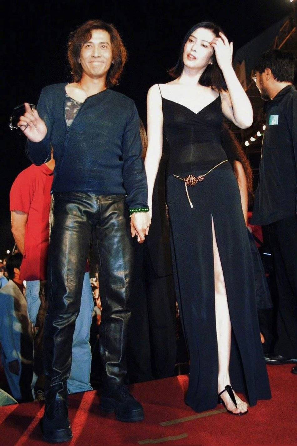 王祖贤齐秦庾澄庆合照!