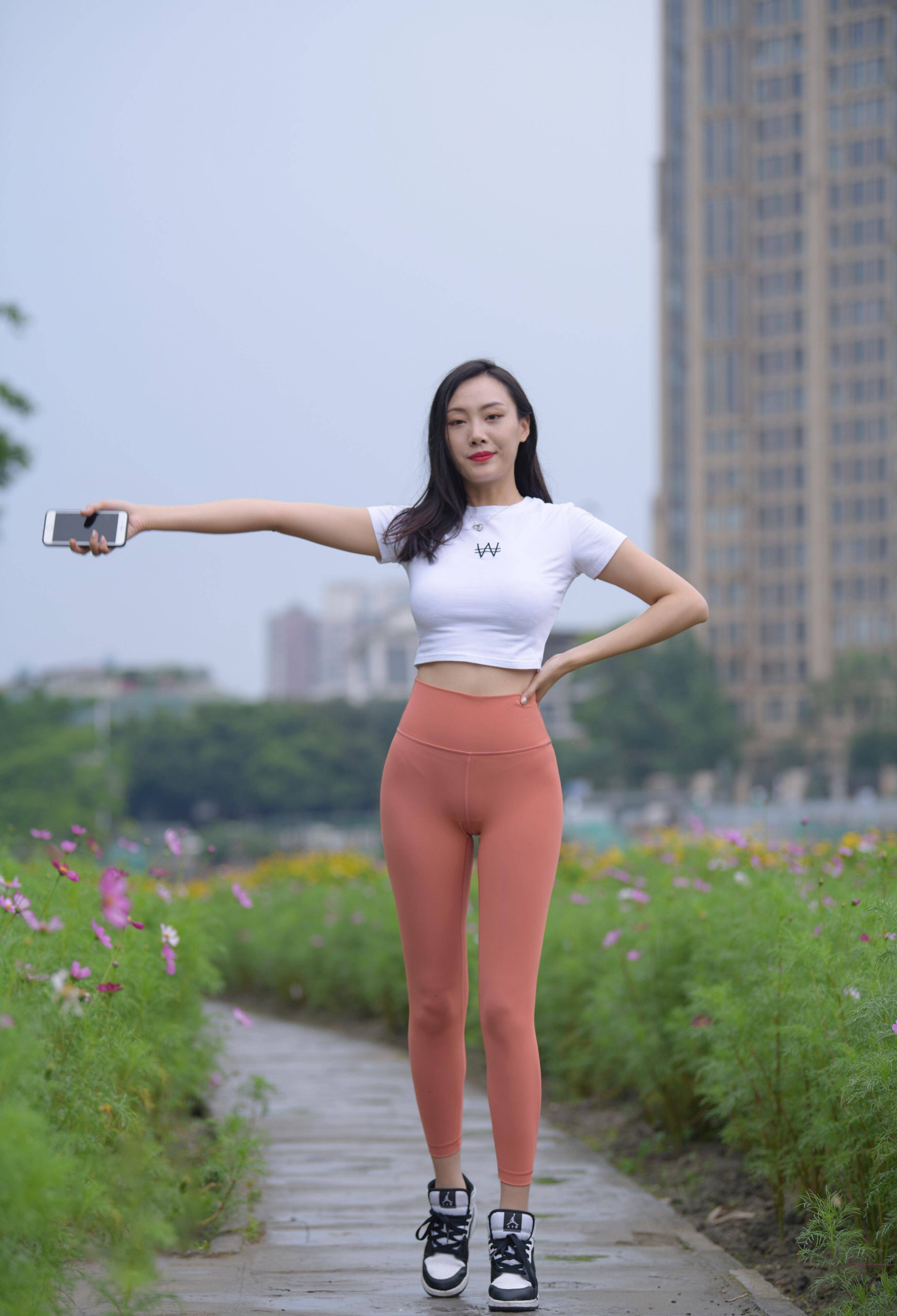 那么彩色的瑜伽裤就是秀曼妙身材_颜色_妹子_衣服