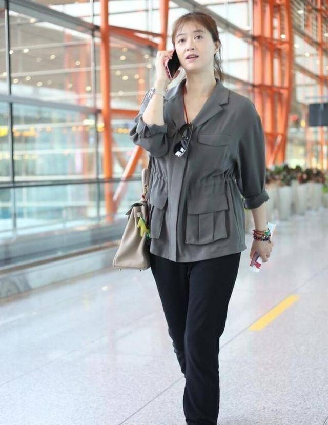 蒋欣不愧是微胖界的女神,穿着低调现身机场,气质依旧绝美_身材_女性