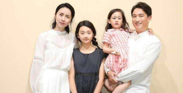 大家对黄磊和儿子女儿的互动玩刷方式都喜欢吗,大家都期待黄磊三胎