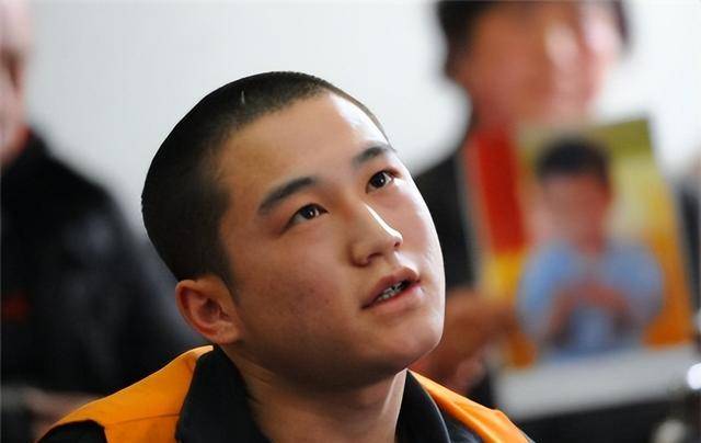 9年前,20岁杀人犯法庭上微笑求死,向法官鞠躬请求:请判我死刑_马金库