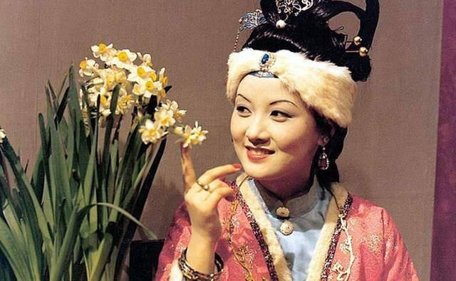 看似毫无章法,实则暗藏乾坤_贾府_贾宝玉_贾元春