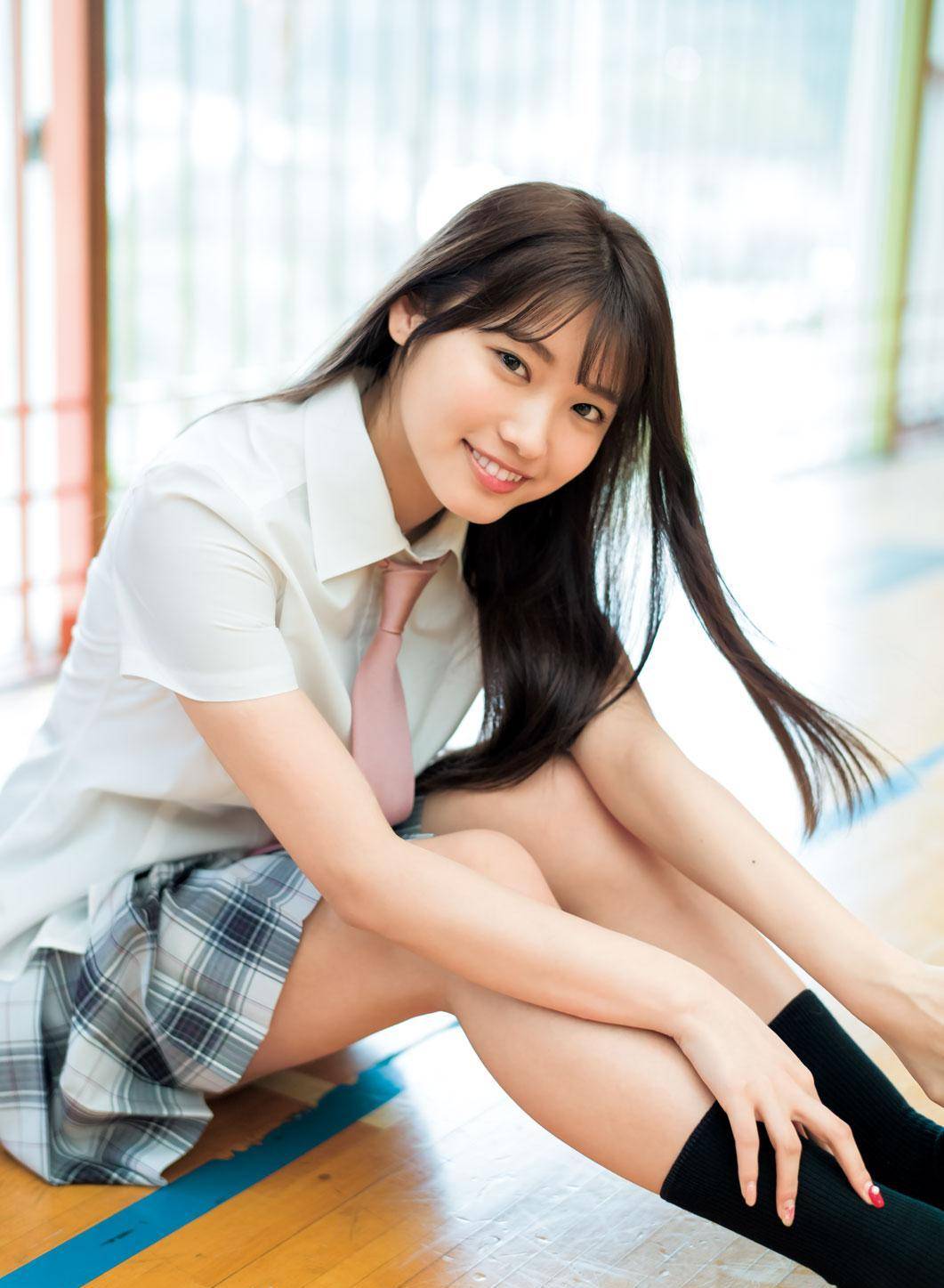 杂志模特古田爱理,公开了红色时尚写真《夏恋写真》_休息日_造型_缘分