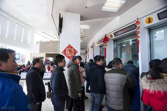 2023年存款暴增，中国能一次性拿出100万的人，有多少？超乎想象（2023年银行利息会涨吗）