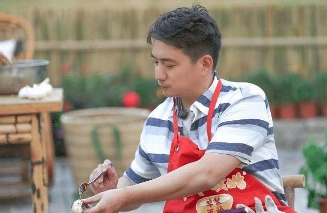 黄磊的面馆火了,网红去吃了8碗"雪碧拌面",结账时却懵了_明星_节目