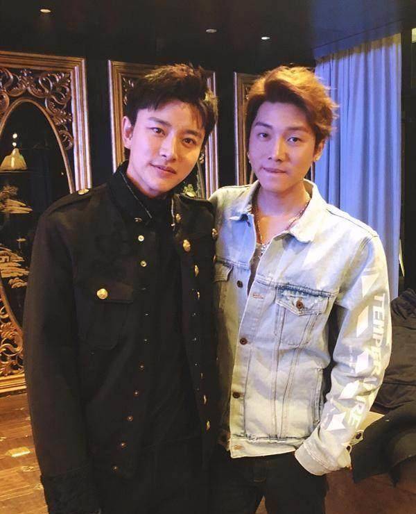 等了6年,18岁晒婚纱照宣布喜讯_张千巽_张木易_网友