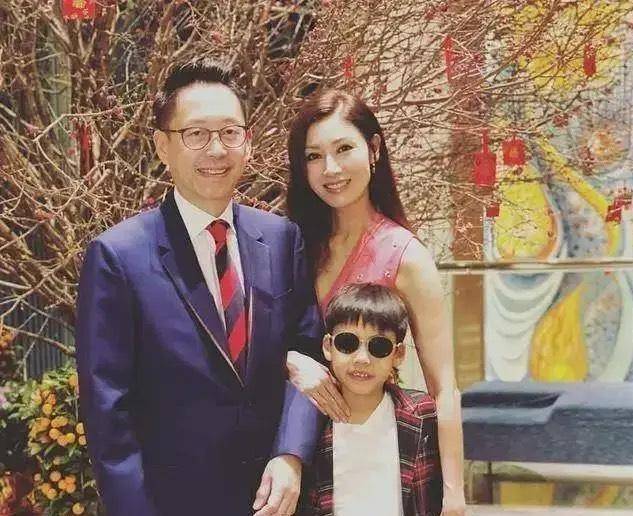 嫁给许晋亨多年,李嘉欣一直很会做人_许世勋_生活费_资产