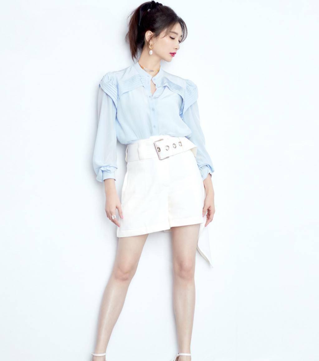 江疏影越来越放得开了,34岁穿露腰装配热裤,凹出满屏女团范_小熊猫