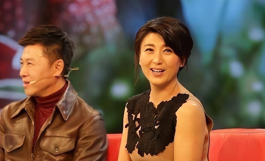 闫学晶与相伴10年的丈夫离婚后,转身嫁大10岁富商,如今怎样了_电视剧