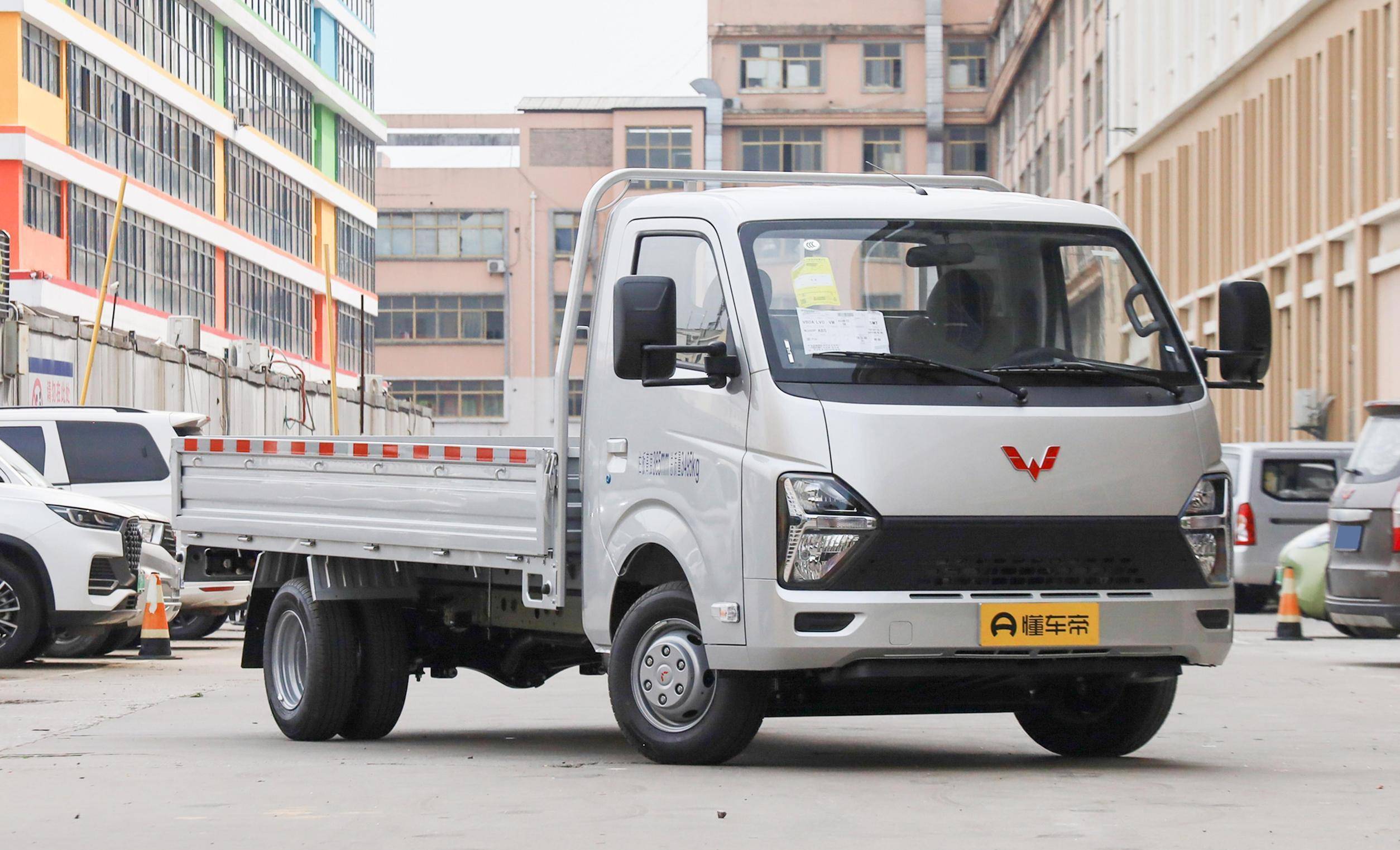 外观大气,载货能力出众,还可以上蓝牌-解析五菱龙卡