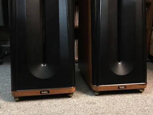 共同开发了一套高端音响系统,该系统融合了thiel超奥的音箱和mcintosh