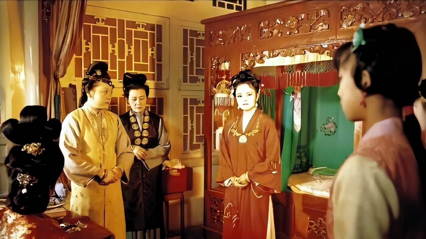 红楼梦职场高层智慧:袭人和探春是否得到抄检大观园的消息?