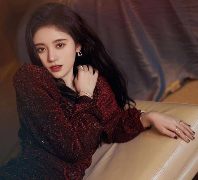 鞠婧祎上学时没被男生追过?