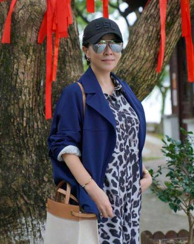 晒照身材臃肿孕肚明显,亿万资产终于后继有人_梁朝伟_孩子_肚子