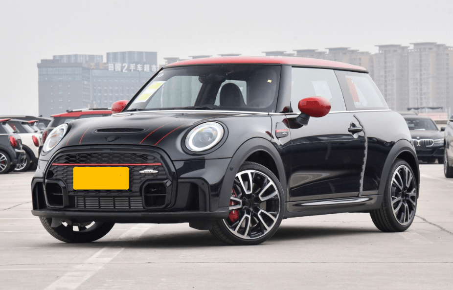 俗称"小钢炮",只是小姐姐的大玩具?宝马mini jcw:我老少皆宜