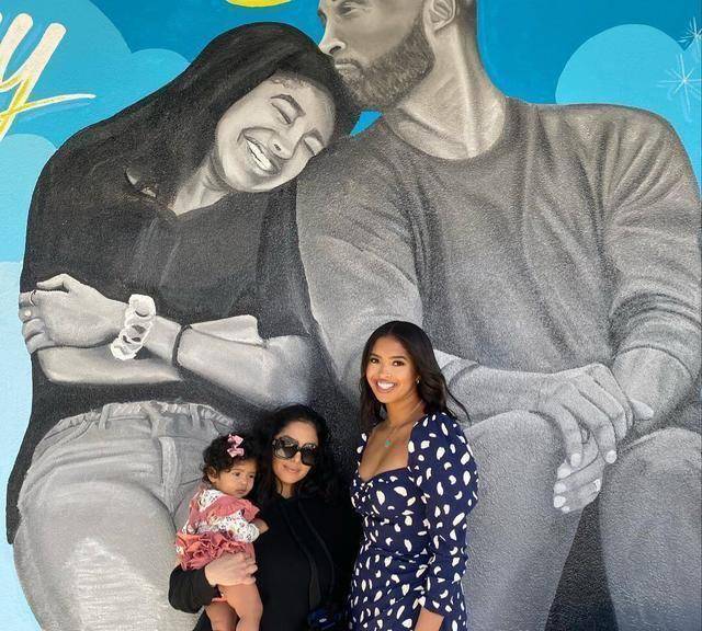 科比一家6口超时空"团聚"!