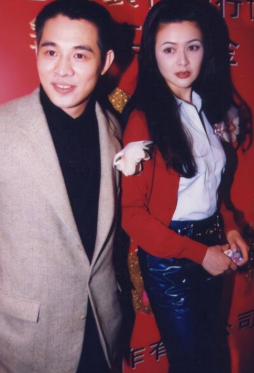 没想到惹恼了经纪人,找人威胁李连杰,让他和利智活在恐惧当中.