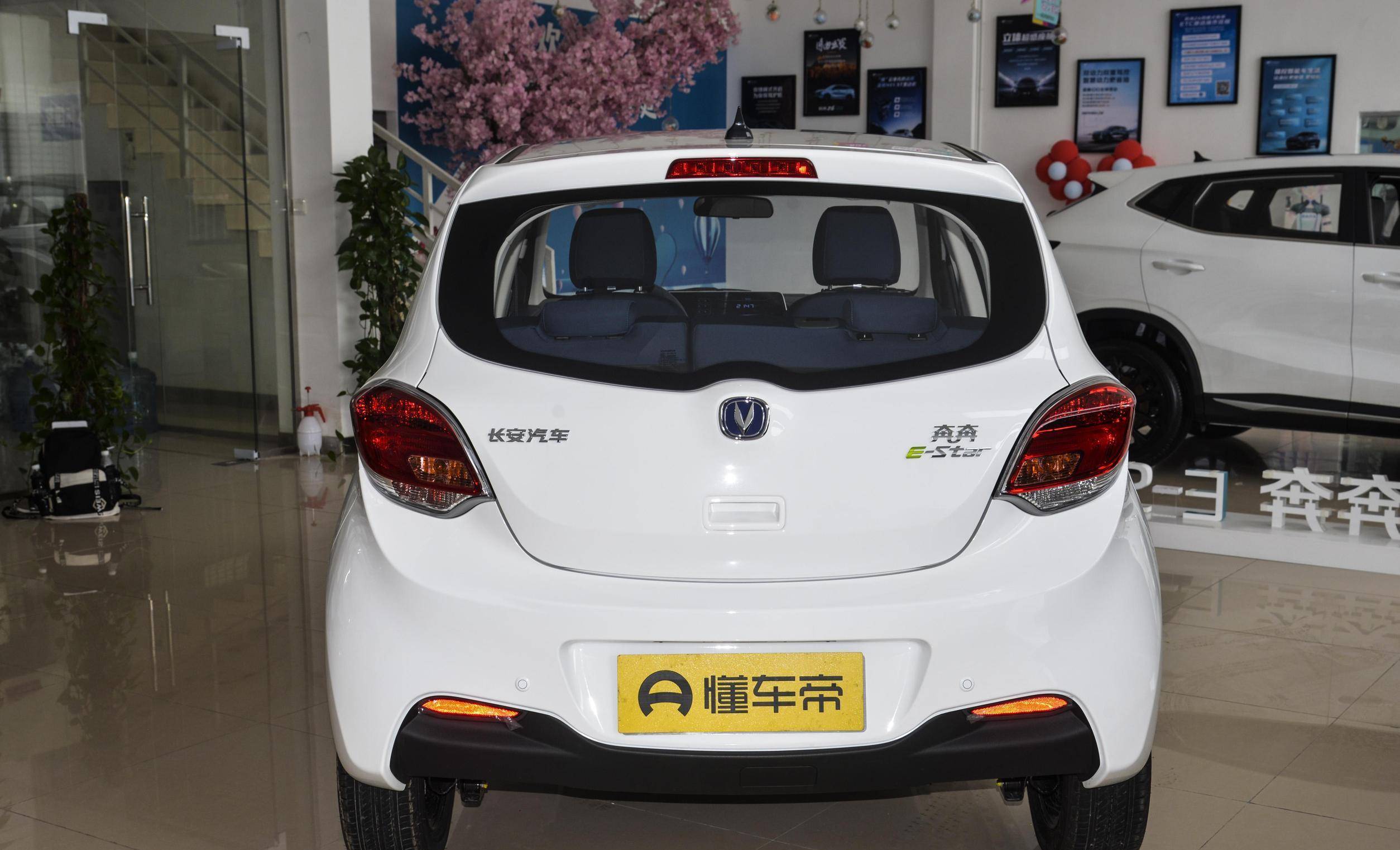 新款长安奔奔e-star上市,仅保留一款车型,是自信还是无奈?